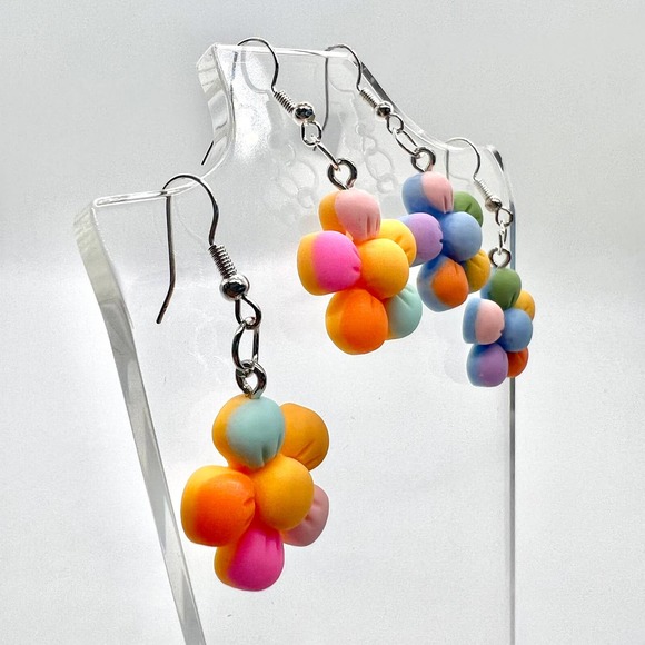 90s Earrings - Flower Earring - Rainbow Earring - Daisy Earring - Summer Earring - Picture 4 of 10